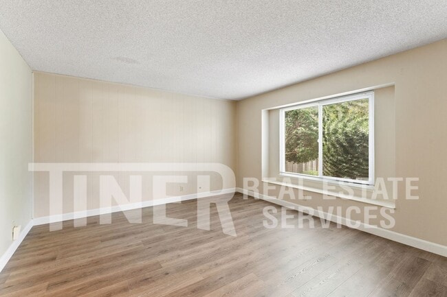 Building Photo - 2267 La Grama Dr