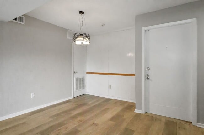 Building Photo - 8423 Hearth Dr