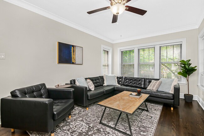 Foto del edificio - 2460 W Cullom Ave