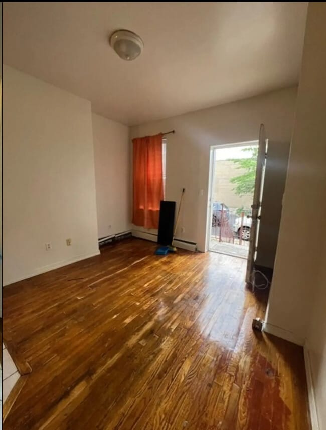 Building Photo - 28A Radde Pl