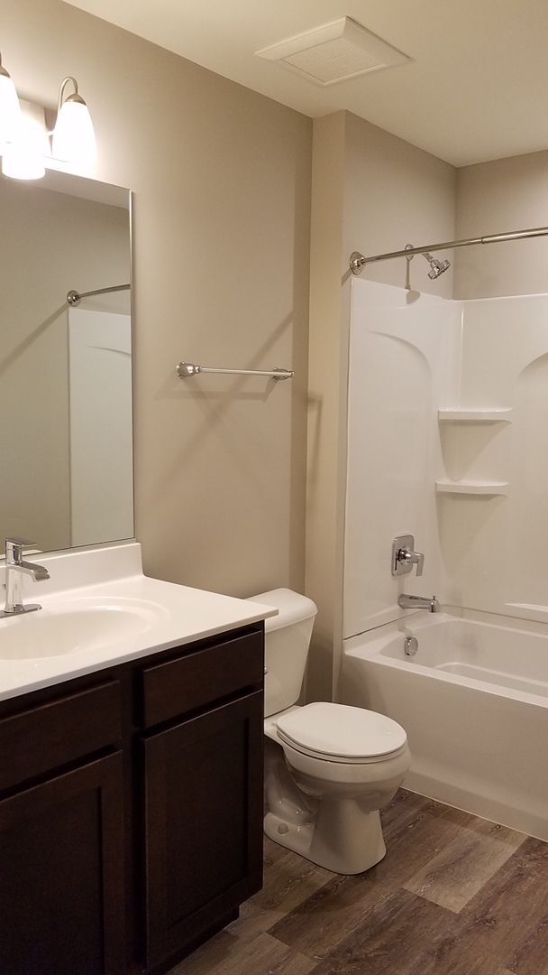Building Photo - Chestnut - 2Br/2Ba Rental Home- Second Floor