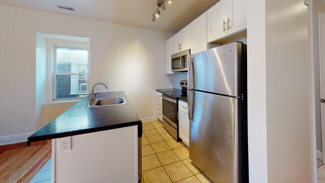 Building Photo - 922 S 49th St