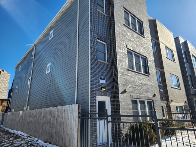 Building Photo - 4051 S Prairie Ave