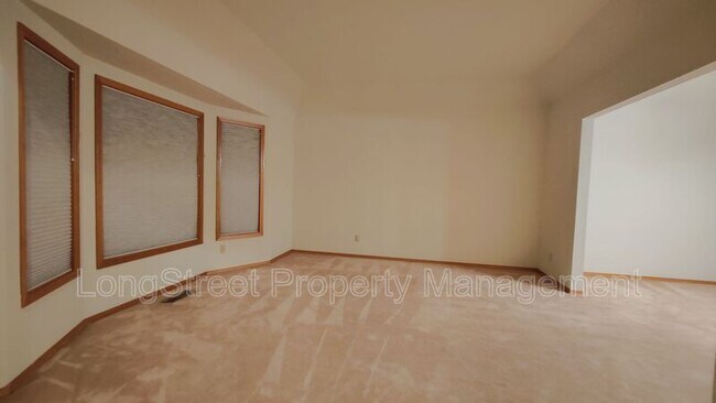 Building Photo - 20640 NW Yoncalla Ct