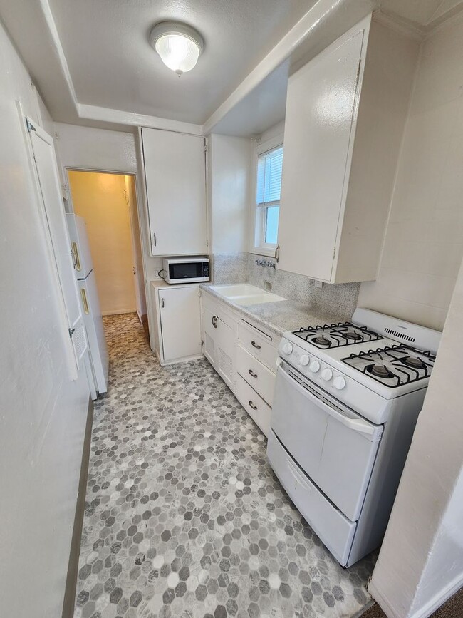 Building Photo - 4220