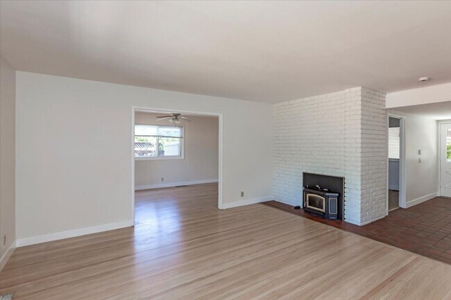 Foto del edificio - Terrific Sunnyvale Home