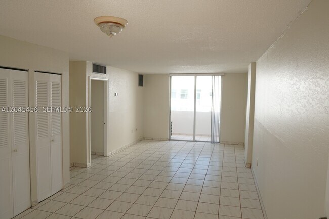 Foto del edificio - 1750 James 7K
