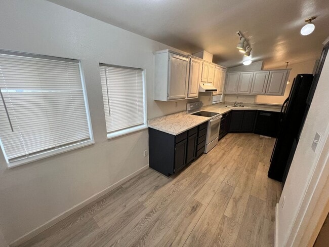 Building Photo - Updated 3 Bedroom / 2 Bath Mobile Home on ...