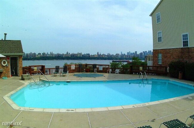 Foto del edificio - 3 br, 2.5 bath Townhome - 62 Bergen Ridge ...