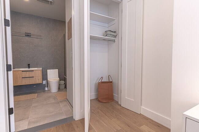 Foto del edificio - 233 Covert St.