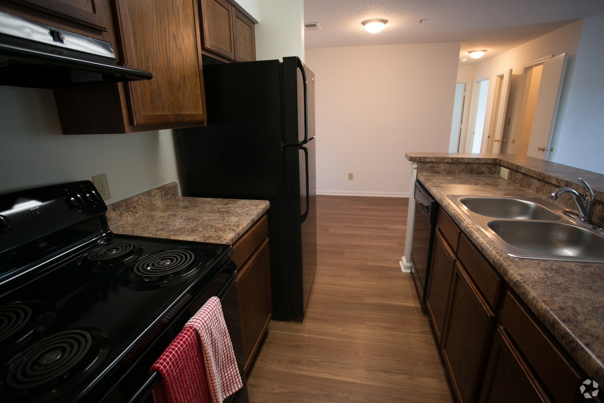 Foto principal - Rolling Meadows Apartments - Tax Credit