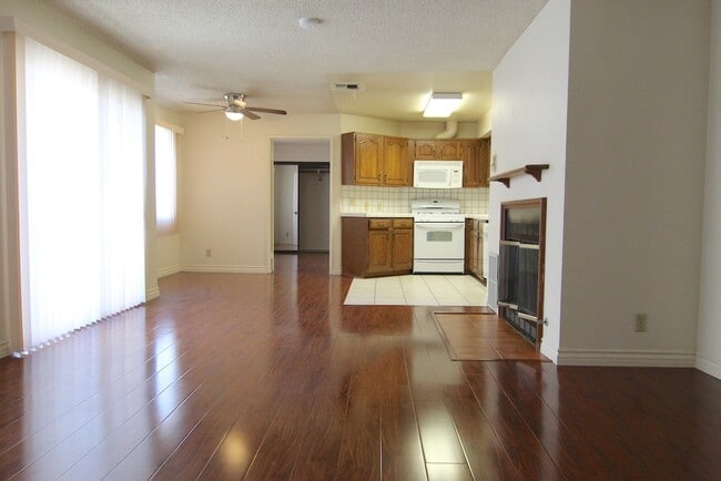 Building Photo - 4267 Beverly Glen Blvd