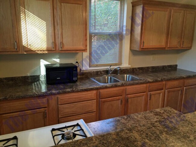 Foto del edificio - Now leasing for August 2026!