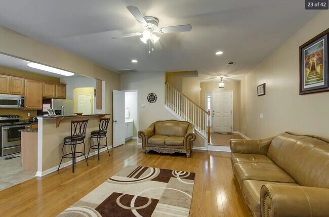 Foto del edificio - 434 Lazy Creek Ln