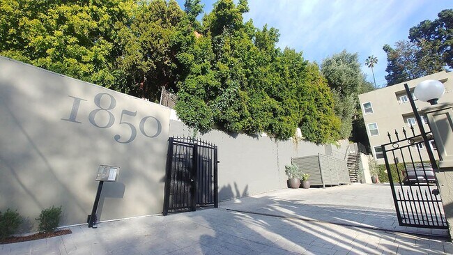 Foto del edificio - Carmel Heights Apts