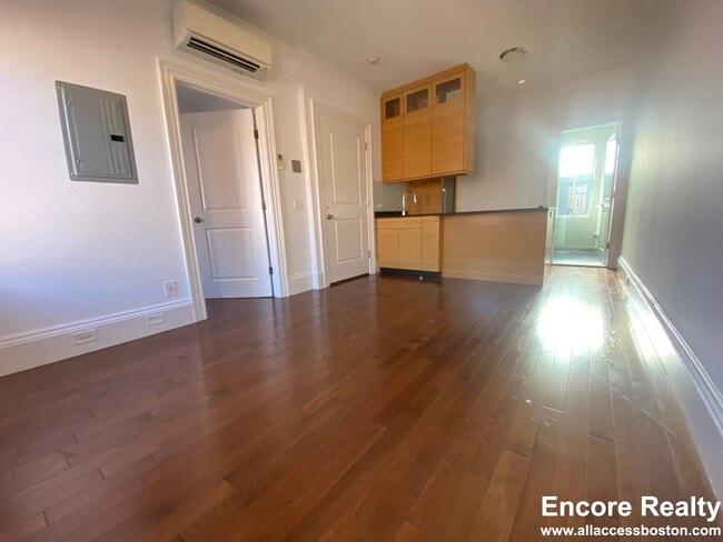 Building Photo - 98 Myrtle St