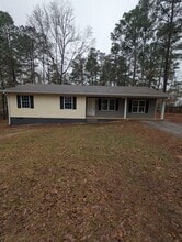 Building Photo - 220 Eve Cir