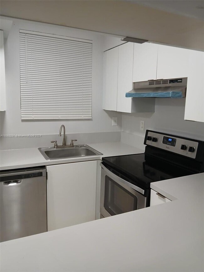 Foto del edificio - 14930 SW 82nd Terrace