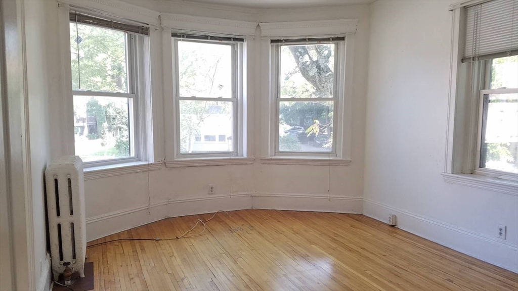 *Pictures are representative samples of the advertised unit. In some cases, the actual units you to - 160 Strathmore Rd