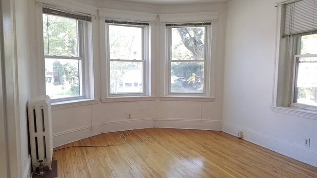 *Pictures are representative samples of the advertised unit. In some cases, the actual units you to - 160 Strathmore Rd