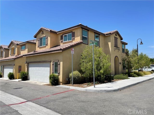 Building Photo - 2142 Lavender Ln