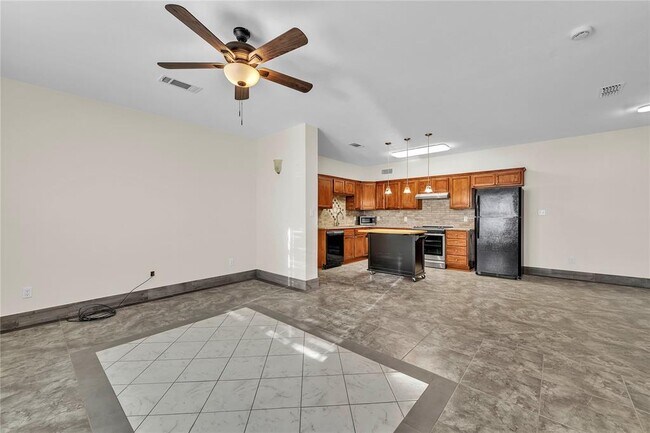 Foto del edificio - 170 Interstate Dr