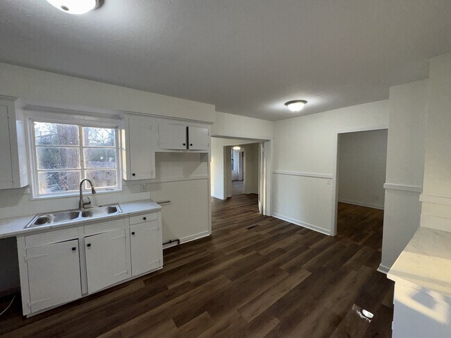 Foto del edificio - 3147 Shirley Dr