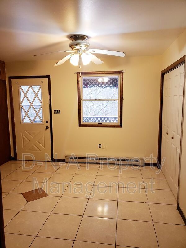 Building Photo - 183 Munch Dr