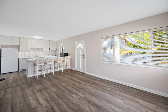 Foto del edificio - Newly Remodeled  Pacific Beach Condo Now A...