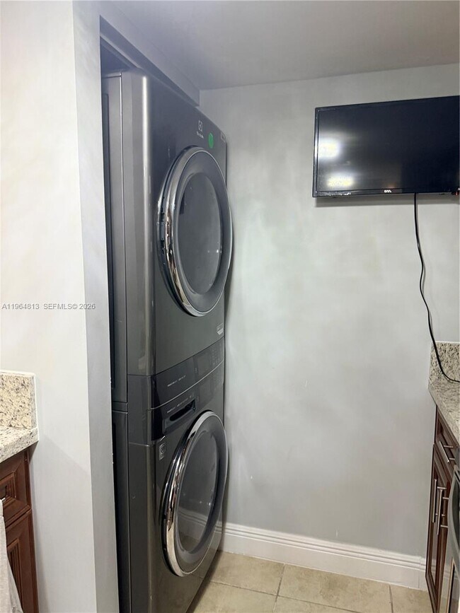 Building Photo - 1955 NW 5th Pl