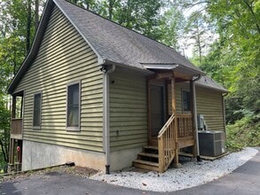 Building Photo - 4 Matthews Creek Ln