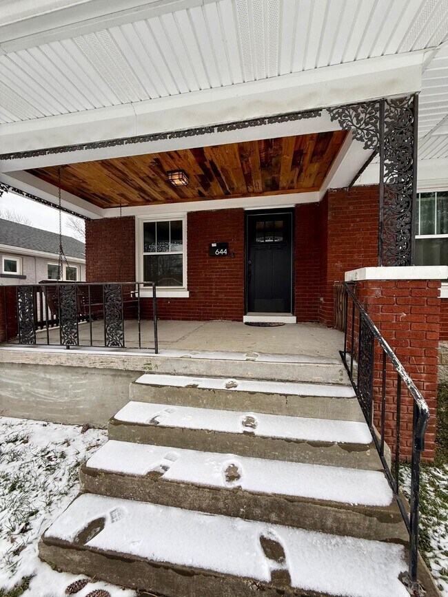 Building Photo - 644 Bellaire Ave