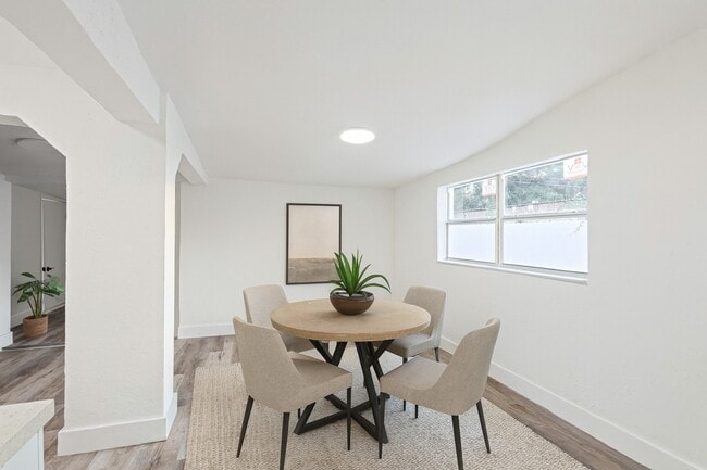 Building Photo - 724 Burlington St