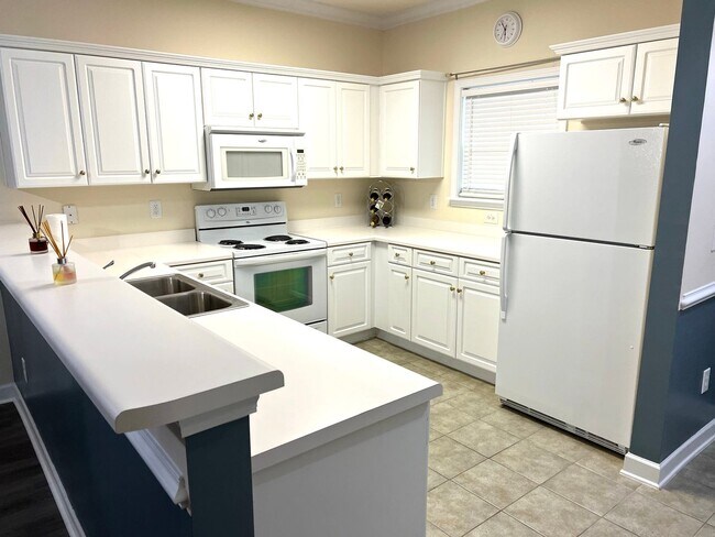 Foto del edificio - First Floor, 2 Bedroom, 2 Bath Condo with ...