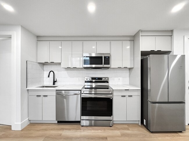 Building Photo - 4123-41217 17 Ave SW