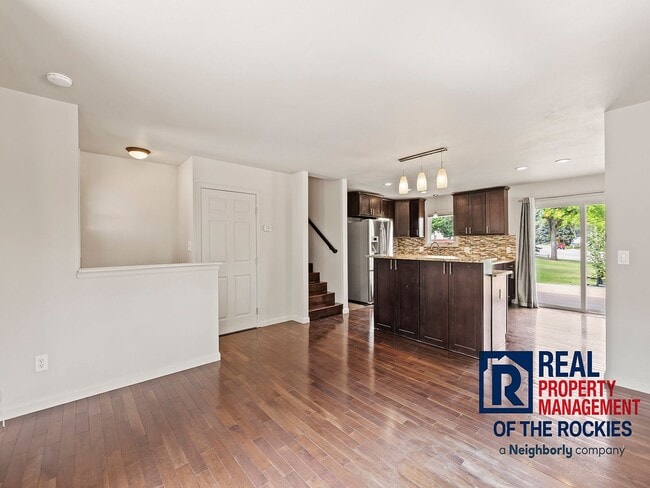Building Photo - 4-Bed, 3-Bath Tri-Level in Prime Location