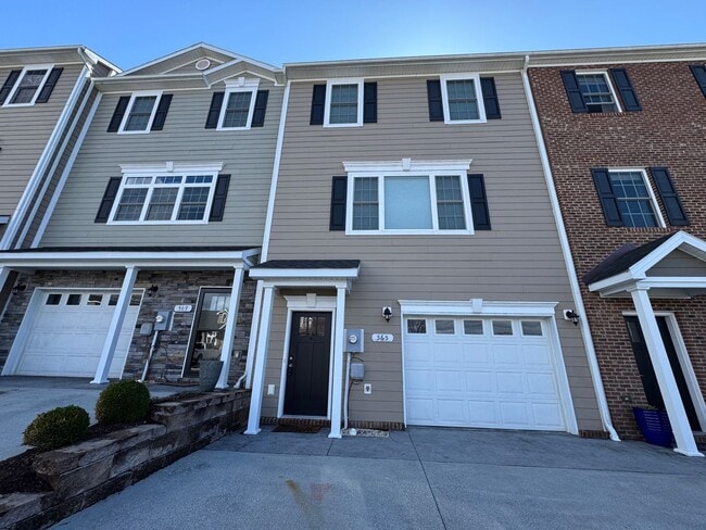 Beautiful Townhome in Spring Oaks! - Beautiful Townhome in Spring Oaks!