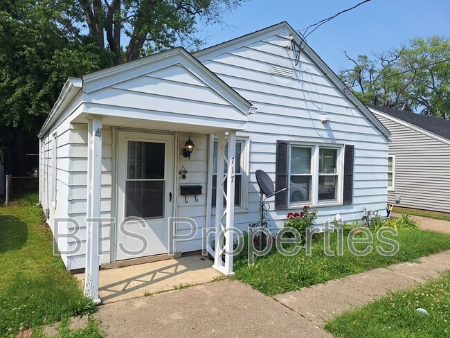 Building Photo - 717 E Gift Ave