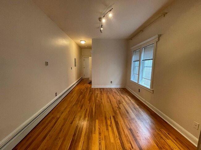 Foto del edificio - 108 Duncan Ave