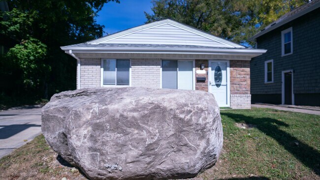 Foto del edificio - Fully Furnished Ranch Home in Birmingham, ...