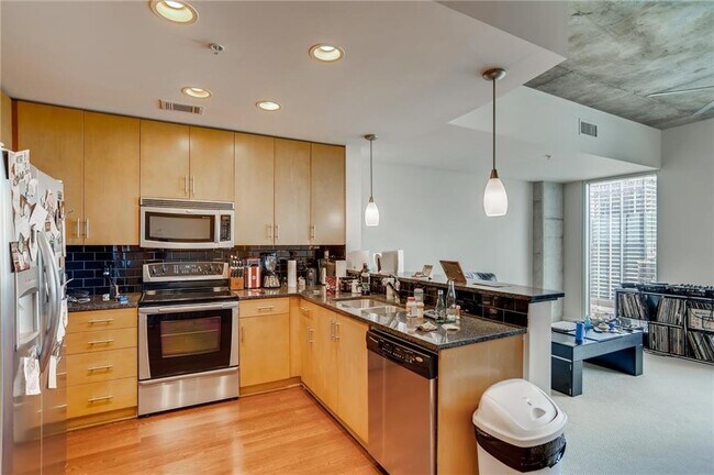 Building Photo - 360 Nueces St