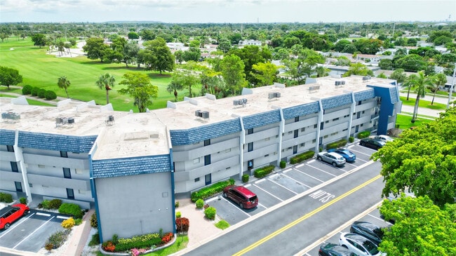 Foto del edificio - 7787 Golf Cir Dr