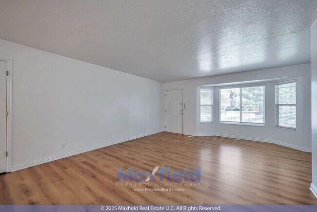 Building Photo - West Jordan Rambler 5 BD 2 BA 2 GA