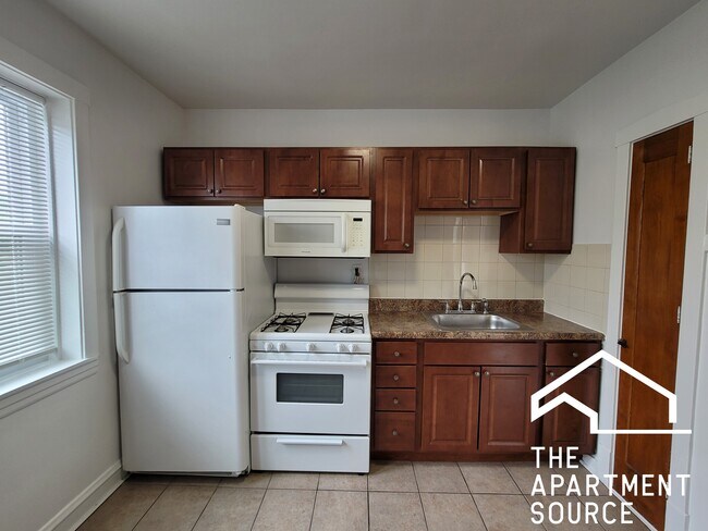 Foto del edificio - 3052 W Irving Park Rd
