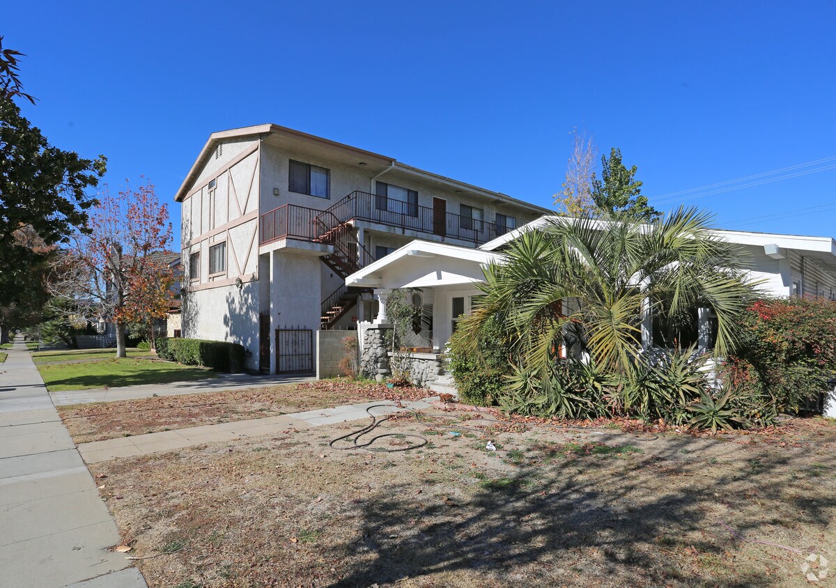 Building Photo - 521 Alexander St