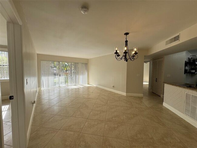 Foto del edificio - 9033 Wiles Rd
