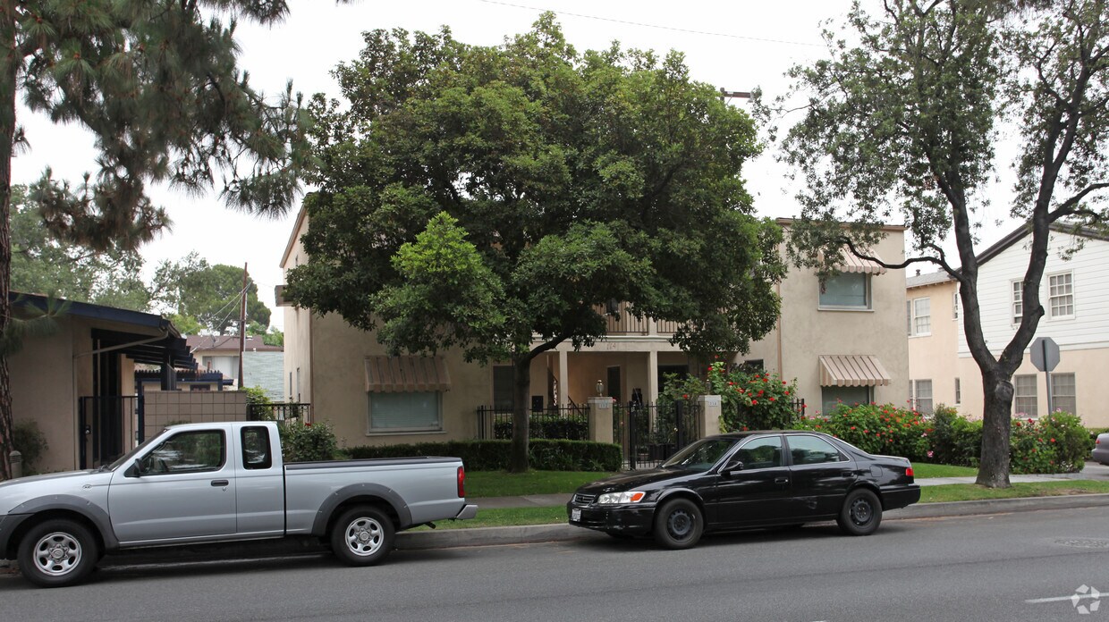 Building Photo - 112-114 S Santa Anita Ave