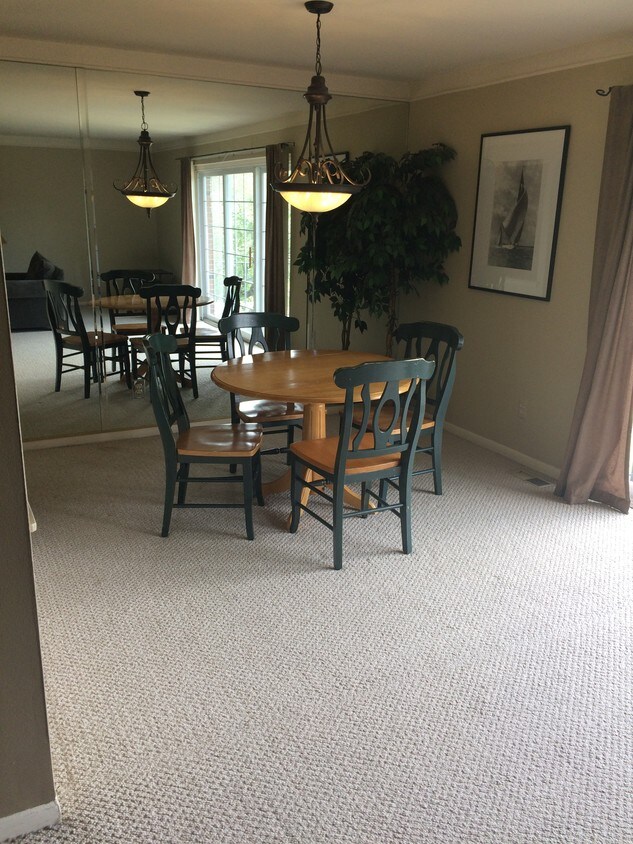Primary Photo - 508 N Fox Hills Dr