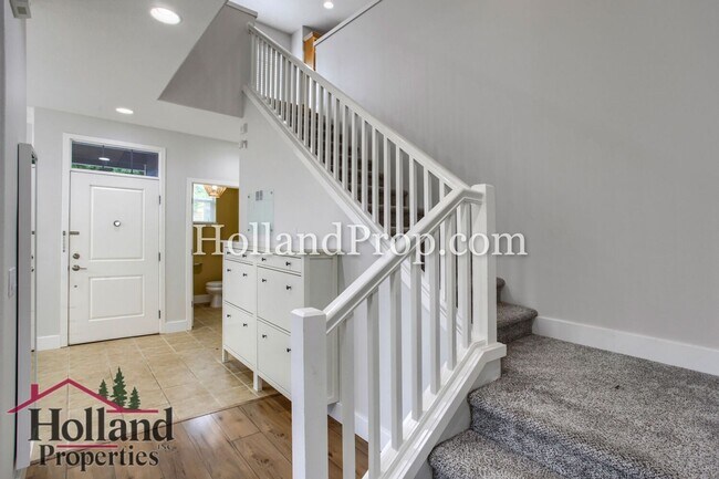 Foto del edificio - Beautiful 3-Bedroom Home with Covered Patio & Fenced Yard