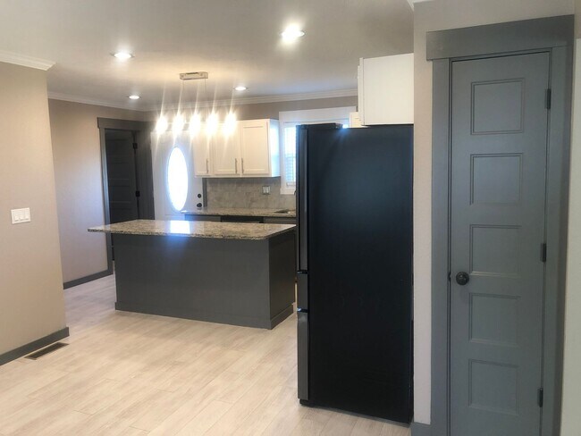 Building Photo - Nice Duplex in Ozark for Rent